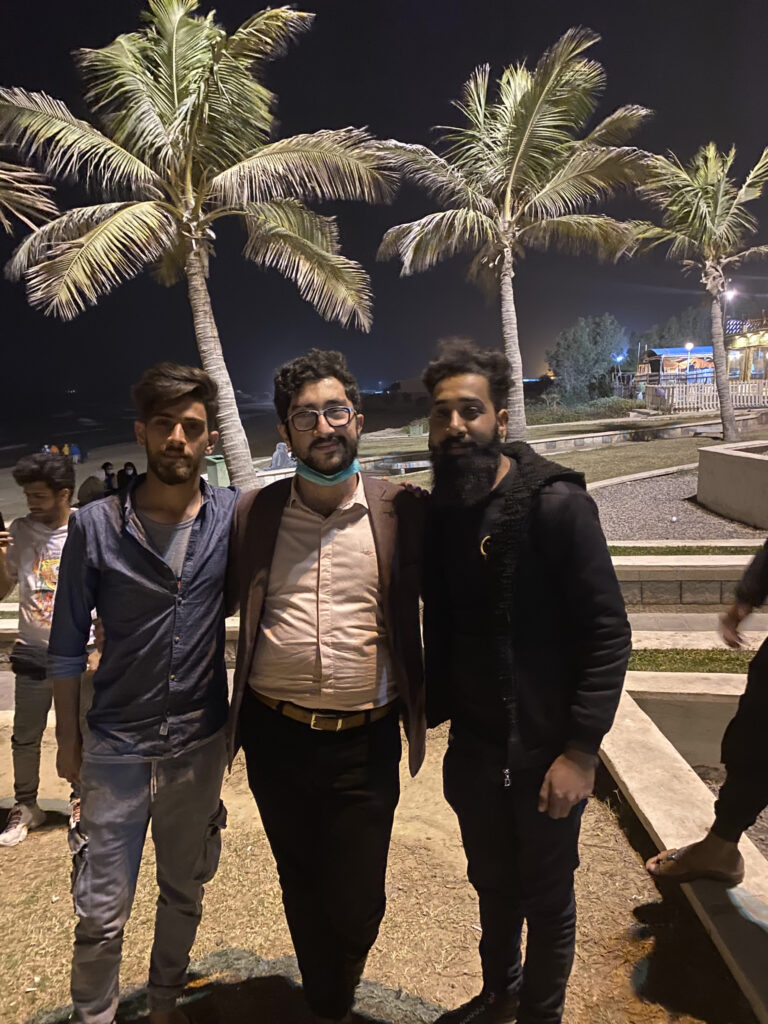 من به همراه دوستان شاد شیرازی